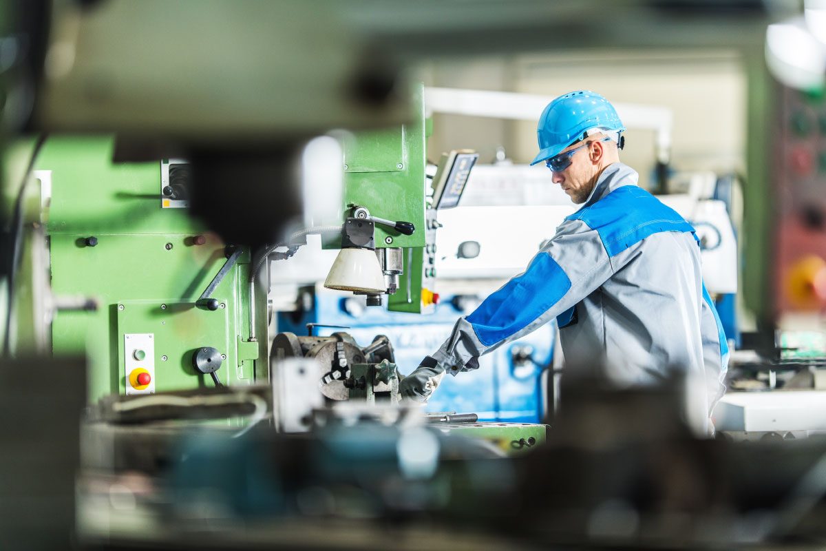 Vergleich der Effizienz und Qualität der CNC-Metallbearbeitung mit traditionellen Methoden CNC Partner Cncpartner
